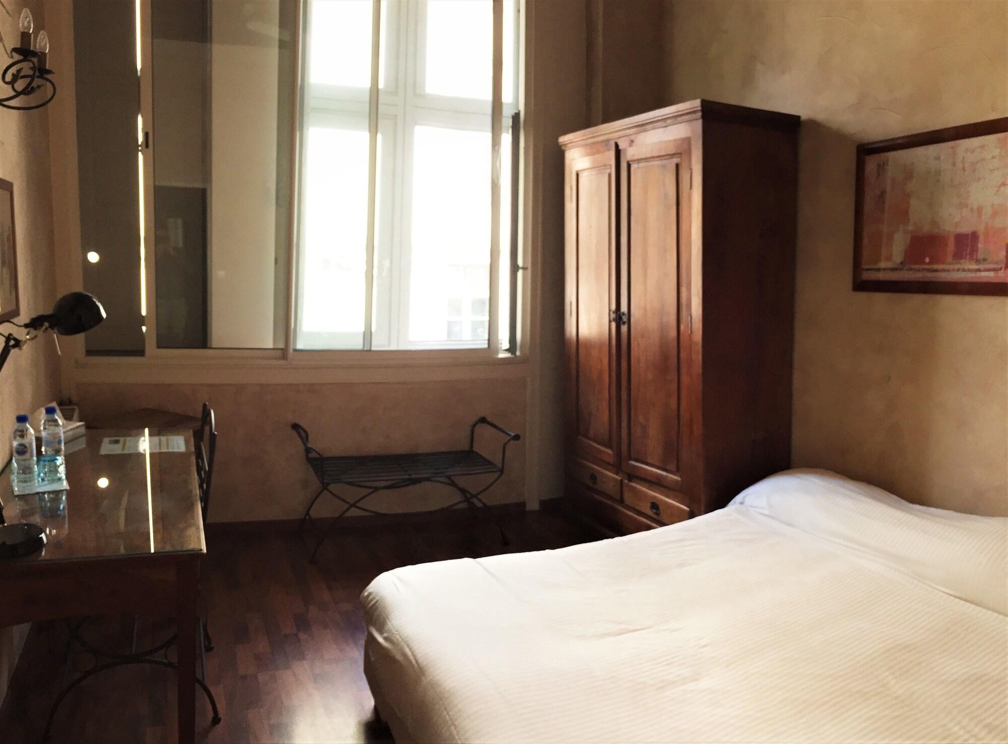 Academie Hotel Лион Экстерьер фото